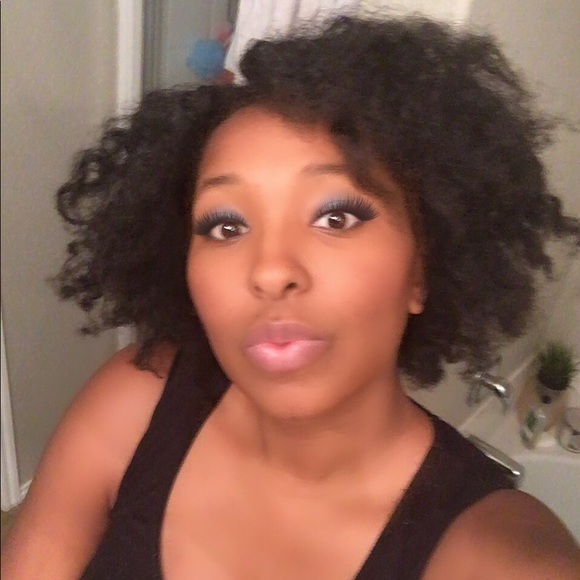 Meet your Posher, Natalie - Picture 2 of 6